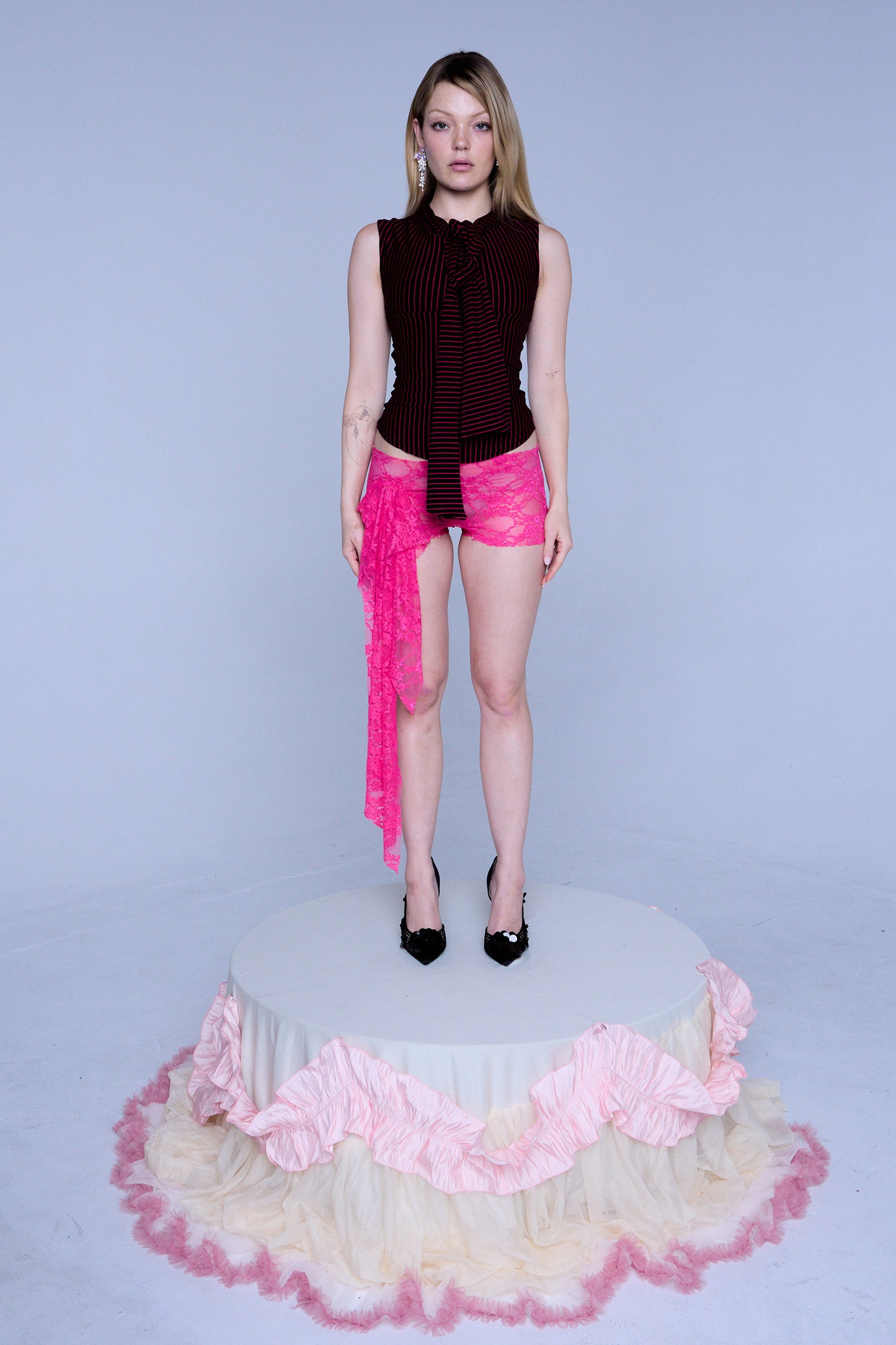 RIBBON TOP IN BLACK & PINK STRIPE