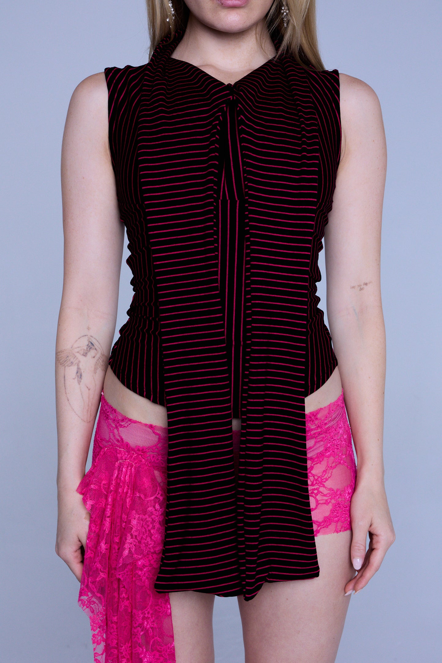 RIBBON TOP IN BLACK & PINK STRIPE