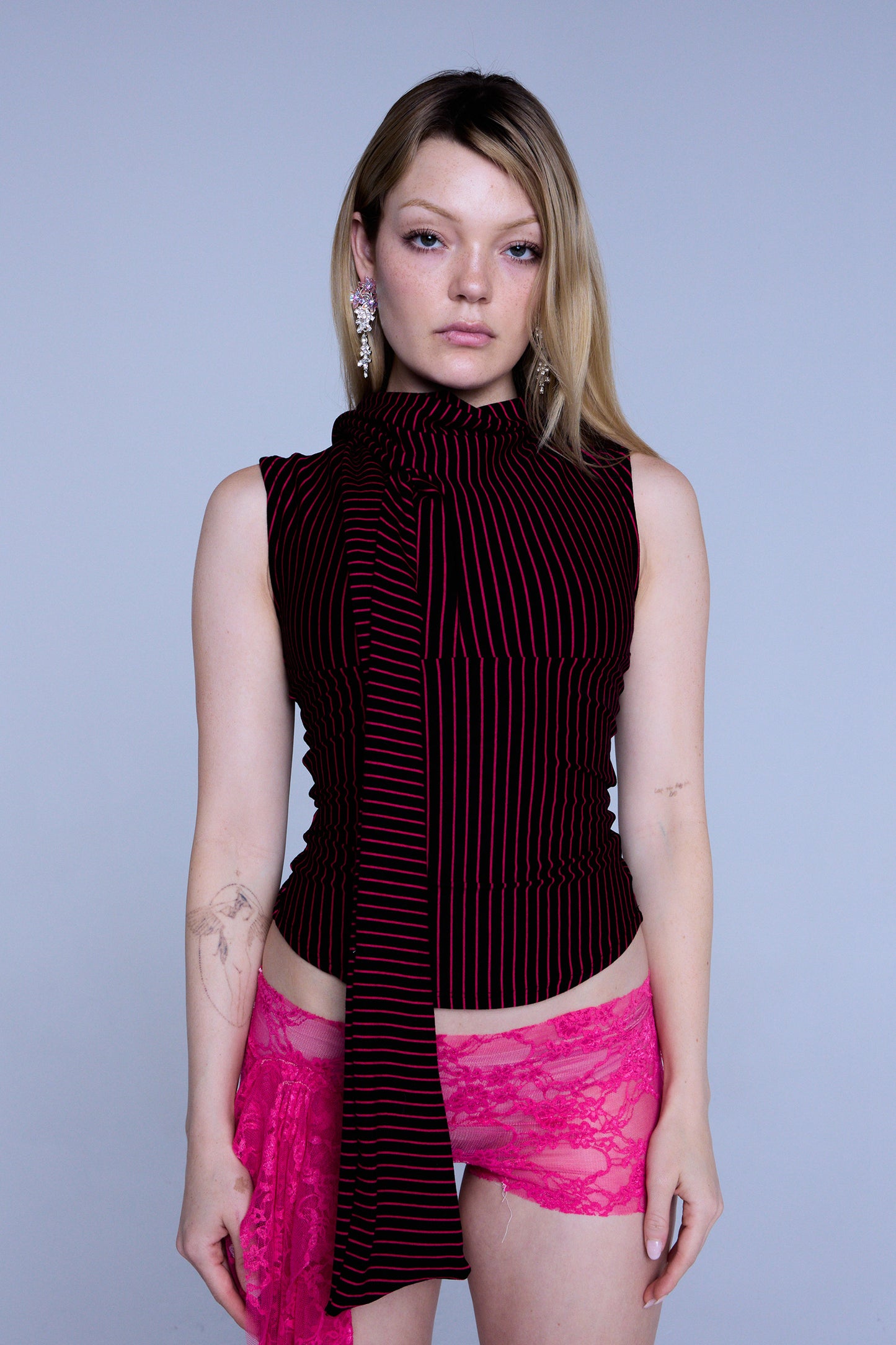 RIBBON TOP IN BLACK & PINK STRIPE