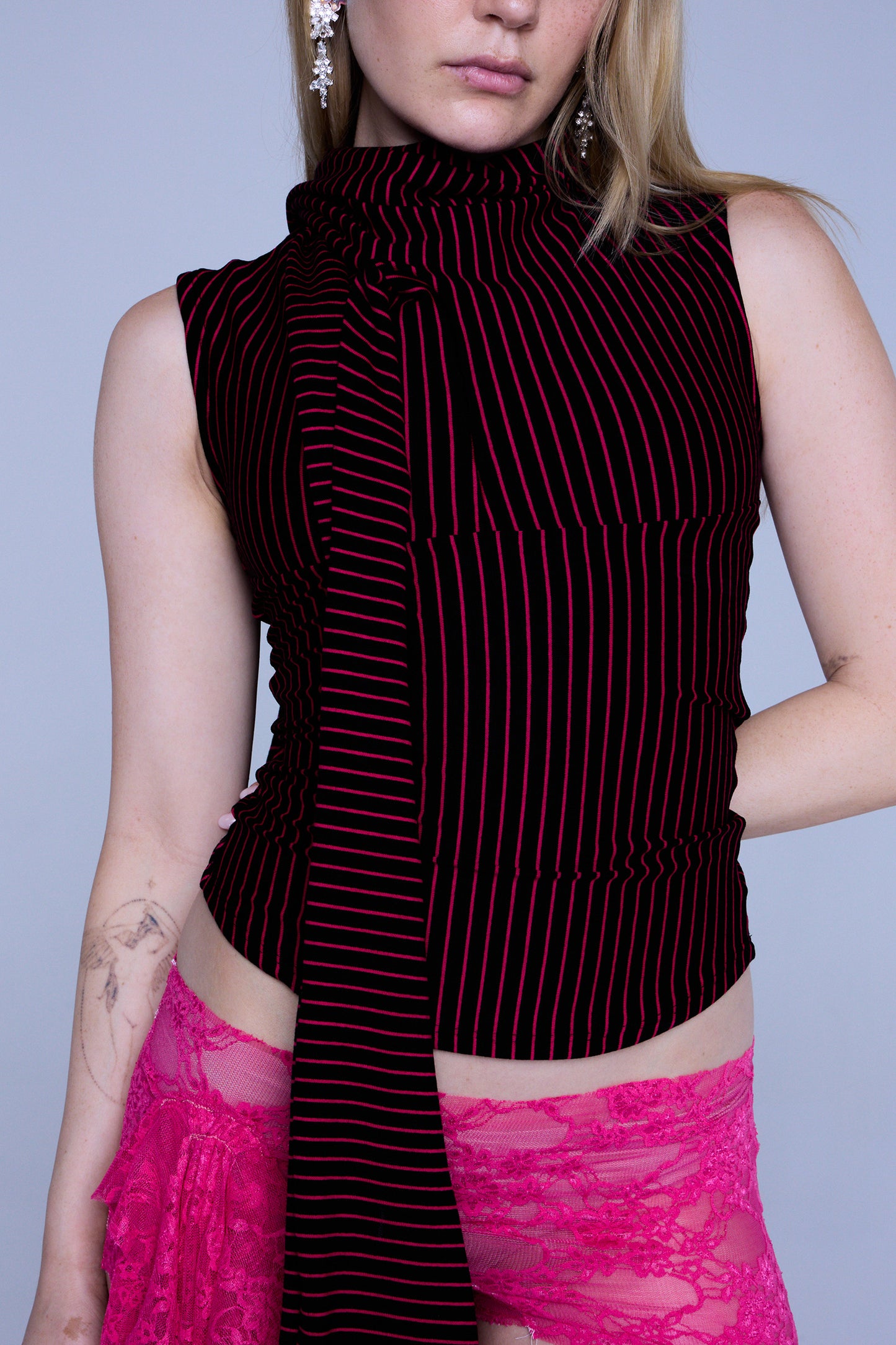RIBBON TOP IN BLACK & PINK STRIPE