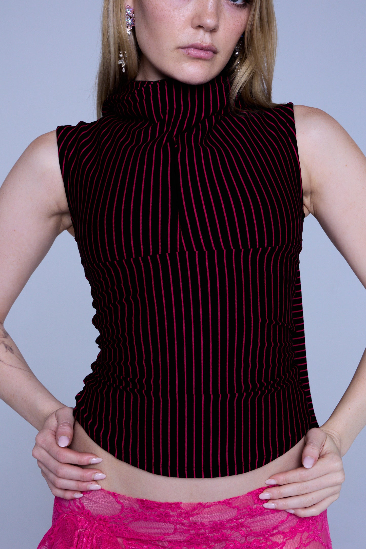 RIBBON TOP IN BLACK & PINK STRIPE