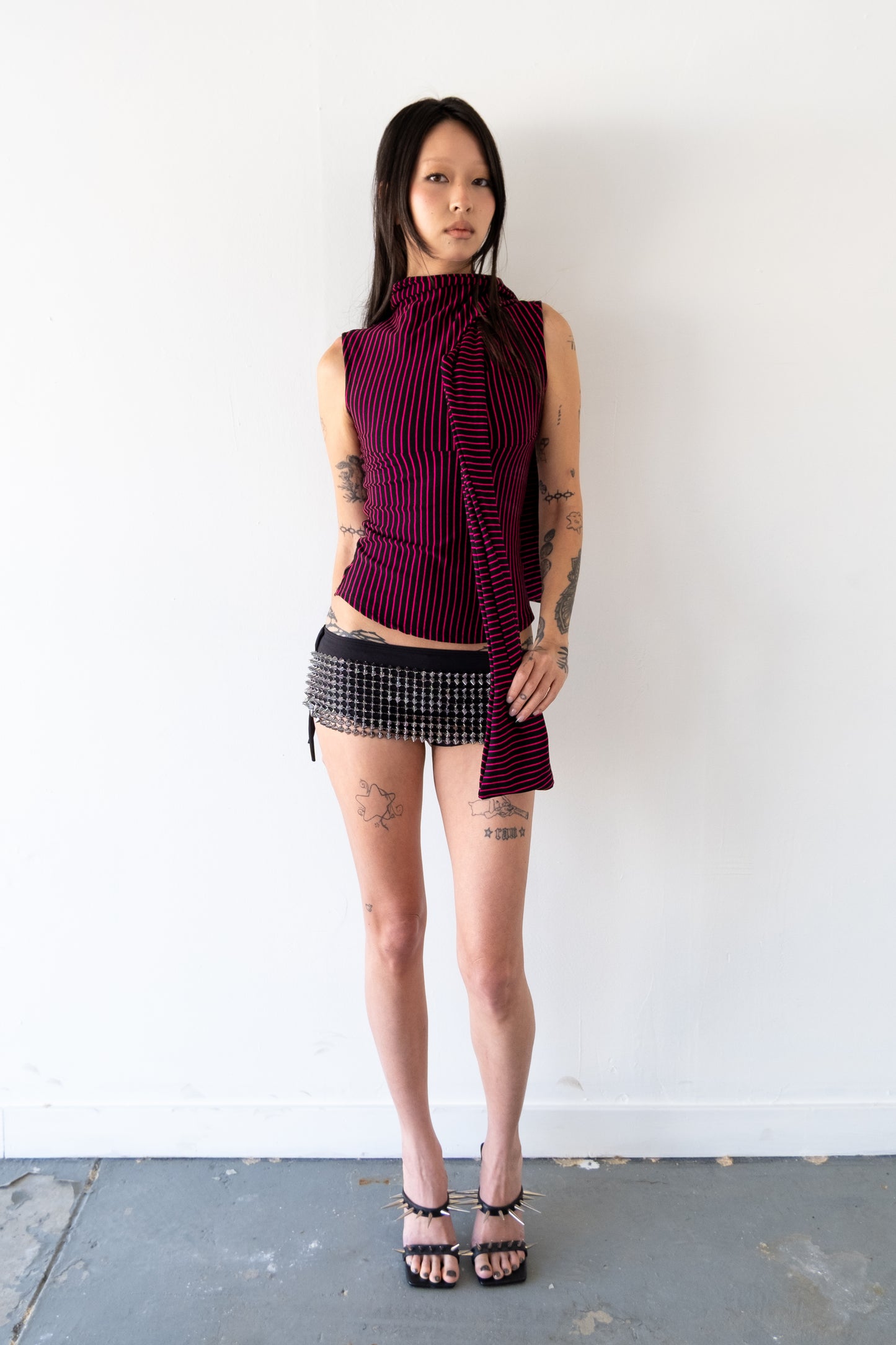RIBBON TOP IN BLACK & PINK STRIPE