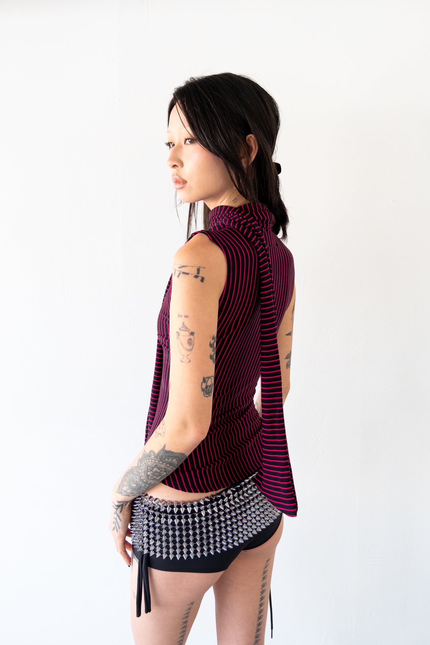 RIBBON TOP IN BLACK & PINK STRIPE