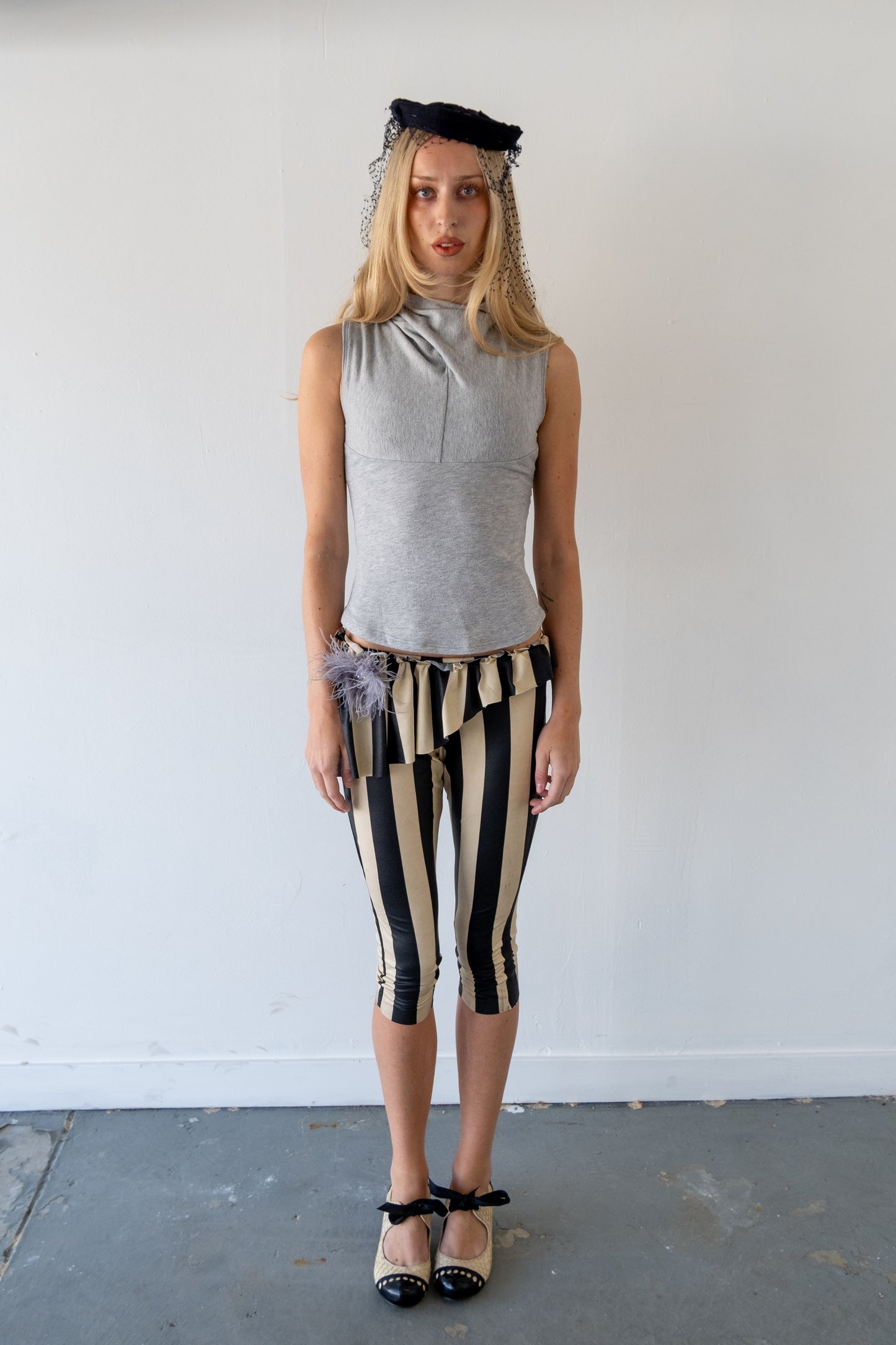 RIBBON TOP IN GREY