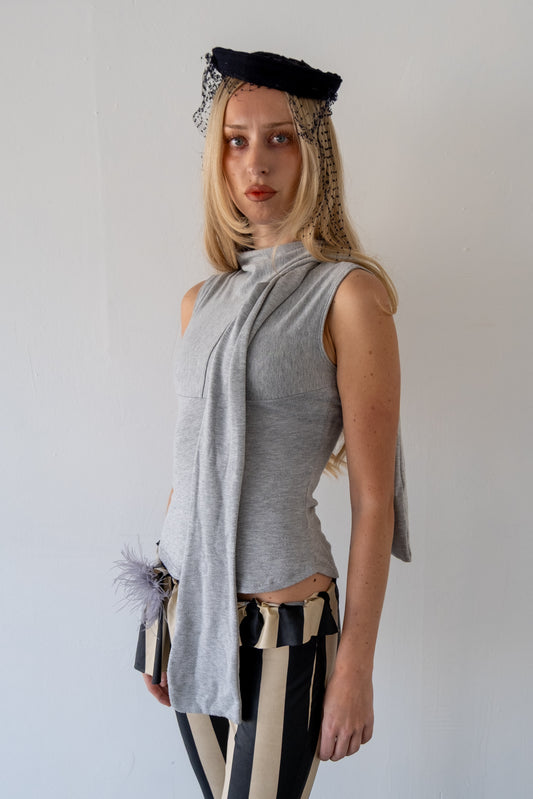 RIBBON TOP IN GREY