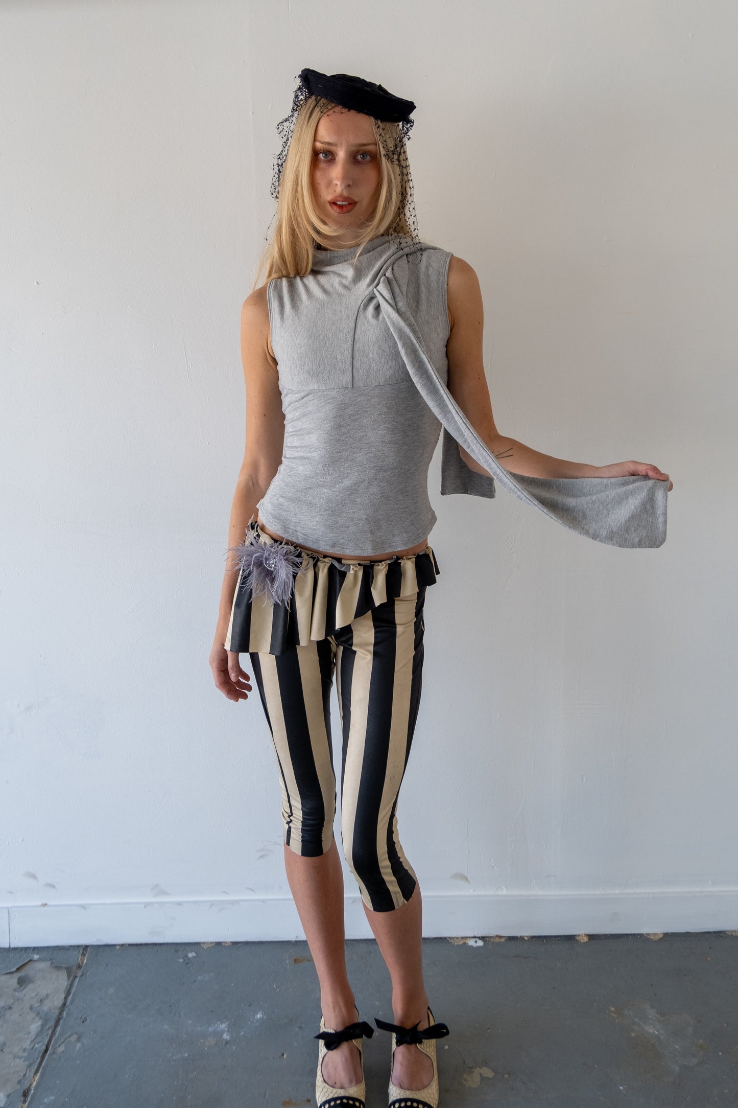 RIBBON TOP IN GREY